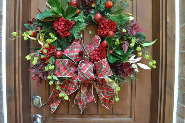 2025-09-07 21.34.12 Holiday Cheer Tartan Wreath
