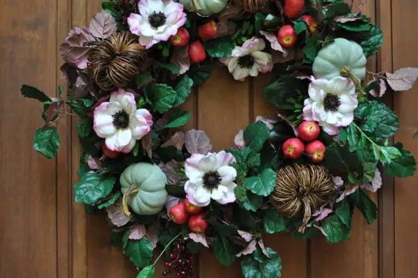 Anemone Autumn Wreath